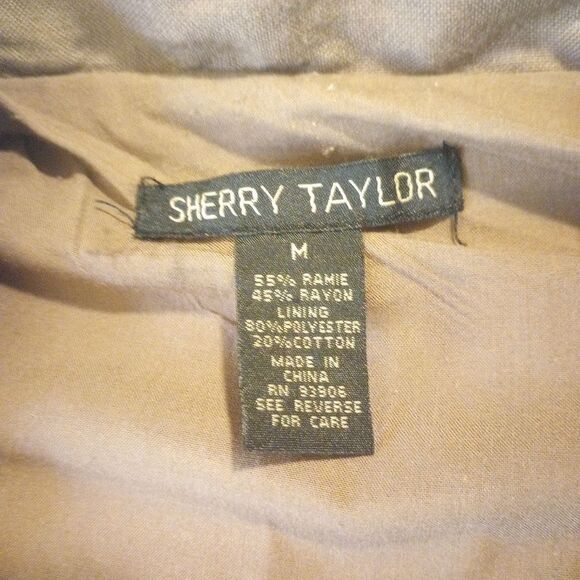 Sherry Taylor short sleeve belted top with pocket accent - Picture 5 of 9